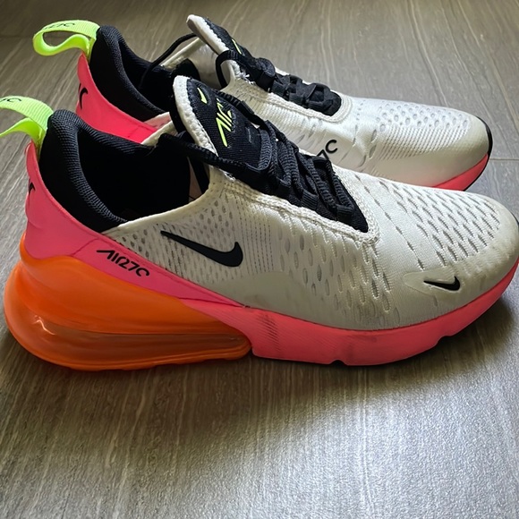 Nike Shoes - Nike Air Max 270